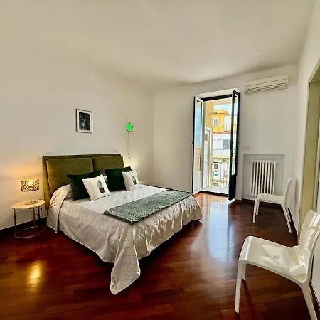 Sam House Spazio Ed Eleganza Nel Centro Di דירה